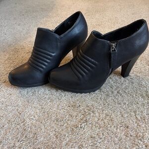 Rialto Black Ribbed Faux Leather High-Heel Ankle Booties with Side Zip